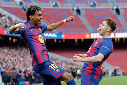 Lamine Yamal rellena con goles su depósito de felicidad