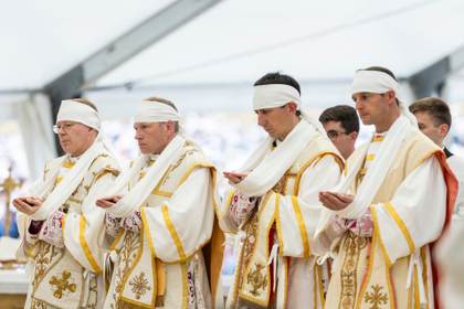 El Vaticano confirma la excomunión de los consagrantes y nuevos obispos lefebvrianos