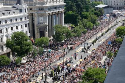 Un millón doscientas mil personas acuden a misa del papa en la plaza de Cibeles de Madrid