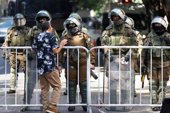 Kast anuncia recorte de 77 millones de dólares en seguridad con "emergencia" por crimenes