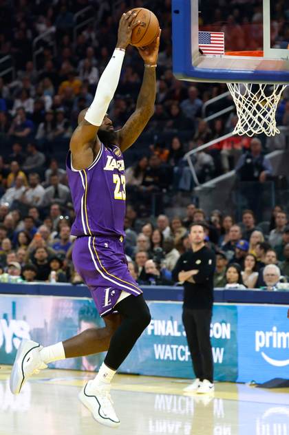 Los Lakers buscan el milagro sin Doncic ni Reaves en su asalto al anillo