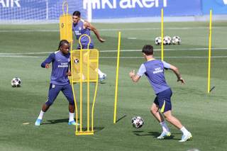 Lookman y Hancko, con el grupo a dos días de recibir al Arsenal