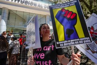 Indígenas y ambientalistas de Ecuador piden suspensión de ley minera que "viola derechos"