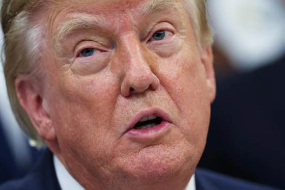 Trump y la prensa: vetos, restricciones y choques con los medios en EE.UU.