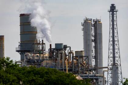 El brent cierra por encima de los 106 dólares por nuevo ataque de hutíes en Arabia Saudí