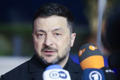 Zelenski visita frontera con Bielorrusia y advierte a Minsk para que no ataque a Ucrania