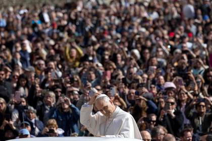 El papa anima a concienciar a donar órganos pero "con criterios justos y transparentes"
