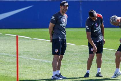 Simeone: "Somos un equipo que juega y ataca bien, pero necesitamos mejorar defensivamente”