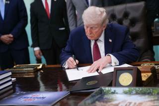 Trump impulsa estudio de psicodélicos como el LSD para tratamientos de salud mental