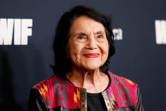 Dolores Huerta acusa a su compañero de lucha sindical César Chávez de abusarla sexualmente