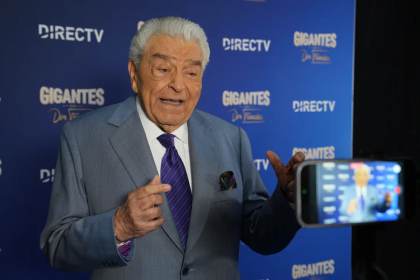 Don Francisco vuelve al estudio de 'Sábado Gigante' para unir el ayer y el hoy
