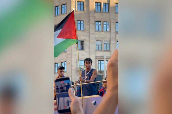 Flick, sobre la bandera palestina que Lamine mostró en la rúa: "Son cosas que no me gustan"