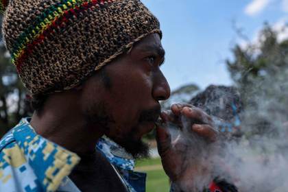 La Justicia de Kenia rechaza permitir el uso religioso del cannabis a los rastafaris