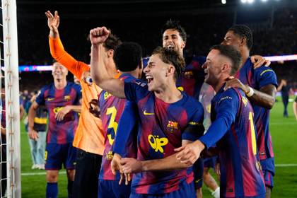 Honores para el campeón; frustración blanca