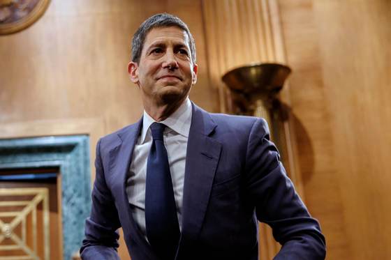 El Senado aprueba al candidato de Trump, Kevin Warsh, como nuevo presidente de la Fed