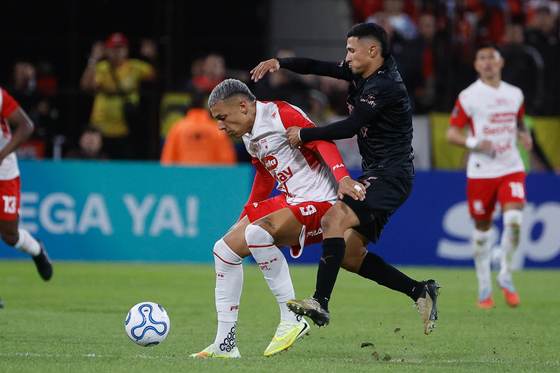 2-1. Platense logra su primer triunfo en casa en la Libertadores y escala a la cima del E