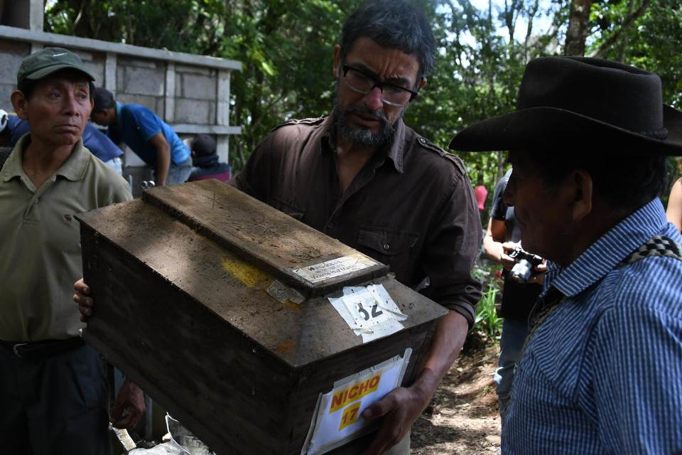 Inhuman los cuerpos de 68 indígenas masacrados durante la guerra civil en Guatemala