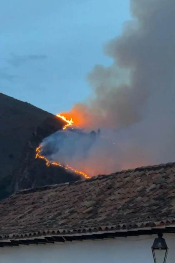 Un incendio forestal en Villa de Leyva consume unas 100 hectáreas de bosque colombiano