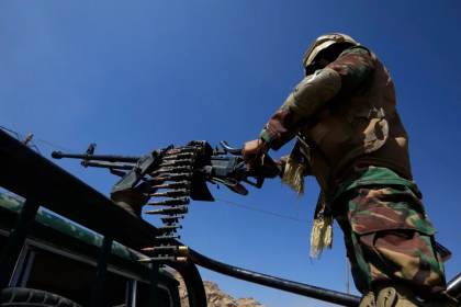 Las fuerzas yemeníes dicen haber controlado Bab al Mandeb, antes en manos de los hutíes