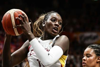 Awa Fam cierra su primera temporada en la WNBA con récord de puntos