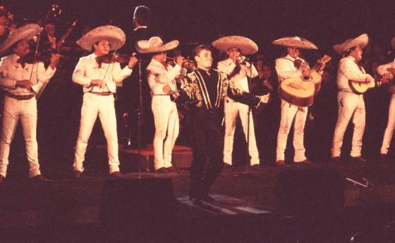 Un filme muestra imágenes inéditas del archivo de Juan Gabriel tras 10 años de su muerte