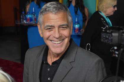 George Clooney llega a los 65 centrado en la filantropía y menos interesado en su carrera