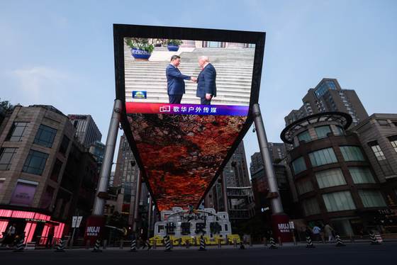 China y EEUU cierran el viaje de Trump con promesas de estabilidad y frentes aún abiertos