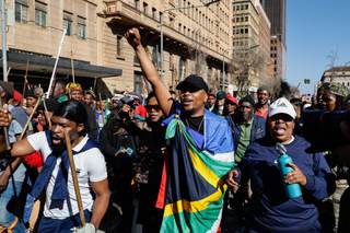 Miles de manifestantes antiinmigración protestan en Sudáfrica en plena ola de xenofobia