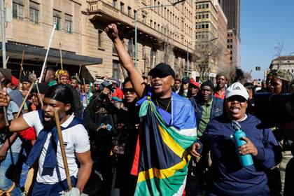 Miles de manifestantes antiinmigración protestan en Sudáfrica en plena ola de xenofobia