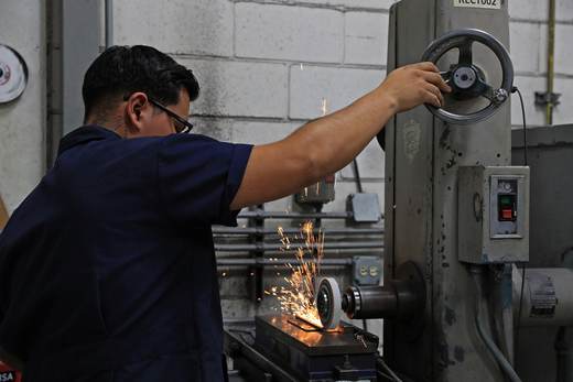 La producción industrial de México cae 1,3 % interanual en marzo
