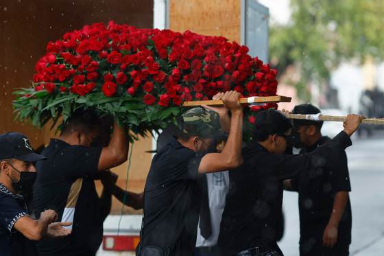 El cuerpo de El Mencho, líder del CJNG, es trasladado a cementerio en Guadalajara