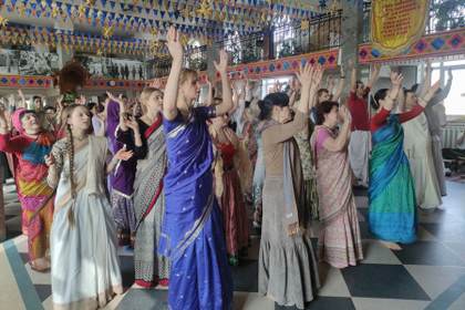 Pacifistas en estado de guerra: cómo viven los Hare Krishna en Ucrania