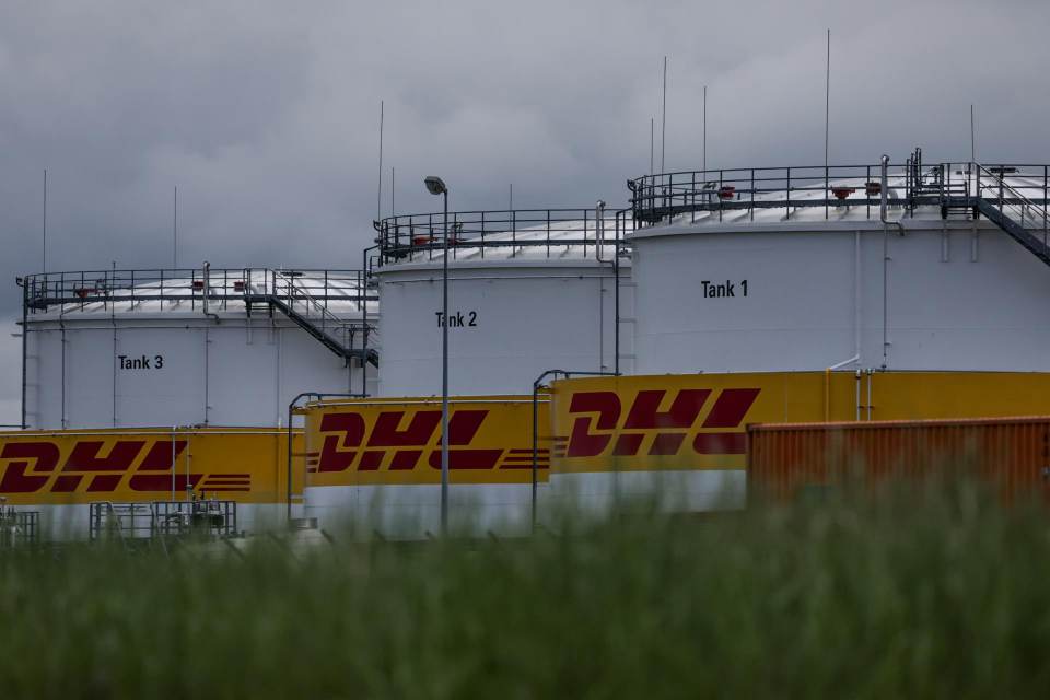 El brent se dispara un 6 % tras dar por acabado Trump el alto el fuego con Irán