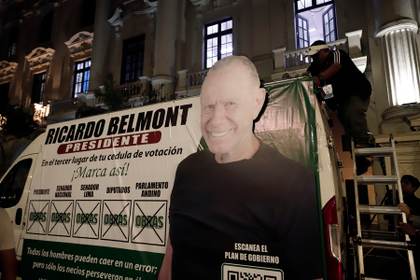 Candidato presidencial Belmont se ve fuera de balotaje en Perú por "un fraude jamás visto"