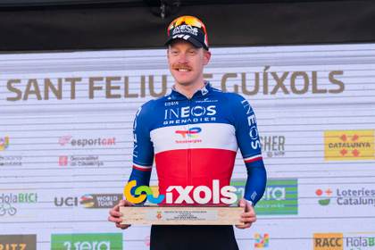 Godon supera a Evenepoel en una primera etapa decidida por milímetros