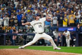 3-2. Los Cerveceros toman ventaja en un dramático partido de inicio de Serie Mundial