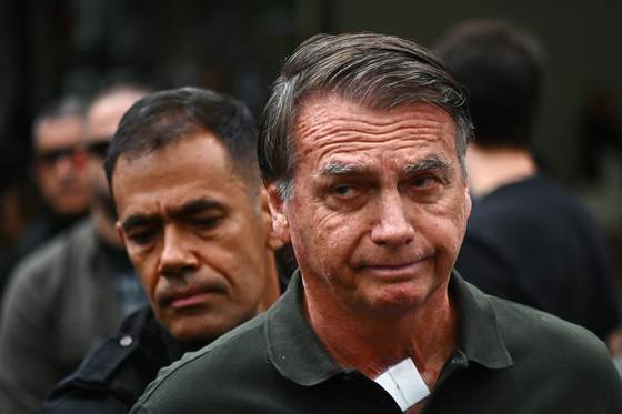 El Supremo de Brasil concede prisión domiciliaria "temporal" a Bolsonaro