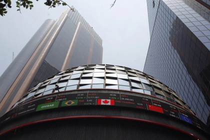 La Bolsa mexicana abre septiembre en rojo con una pérdida del 1,4 % y baja a 64.514 puntos