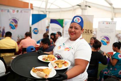 Salvadoreñas crean recetario con productos marinos para fortalecer seguridad alimentaria