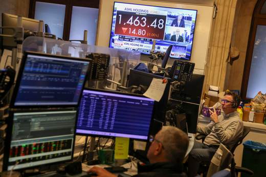 Wall Street cierra en verde tras caída del petróleo por optimismo sobre estrecho de Ormuz