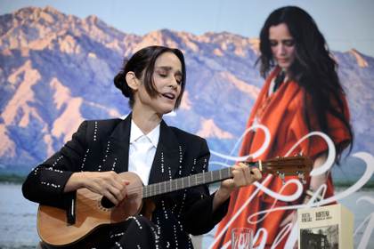 Julieta Venegas convierte 'Norteña', su canción más "larga y rigurosa", en un libro
