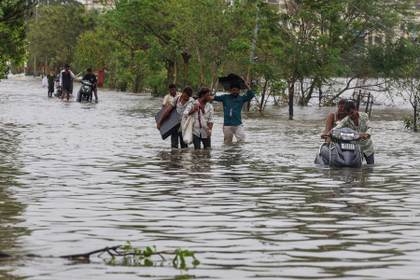 Las lluvias monzónicas en la India causan decenas de muertos por desastres en todo el país