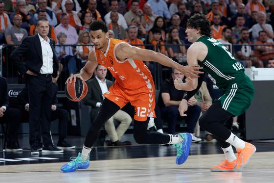105-107. El Valencia cambia el guión, pero Hayes-Davis le impone otro cruel final