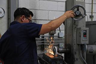 La producción industrial de México cae 1,3 % interanual en marzo