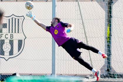 Joan Garcia se entrena con normalidad; Eric Garcia apunta a baja por precaución