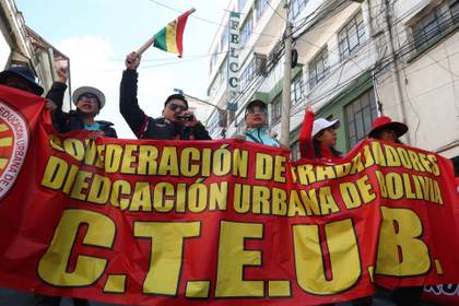 Paz dice que "no se puede aceptar" la violencia en las protestas sindicales en Bolivia