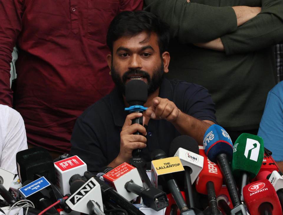 Las "Cucarachas" desafían el cerco policial con una nueva protesta electoral en la India