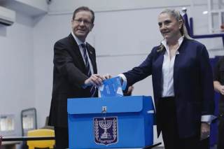 Herzog tras votar en Jerusalén: "Deseo lo mejor al pueblo de Israel"