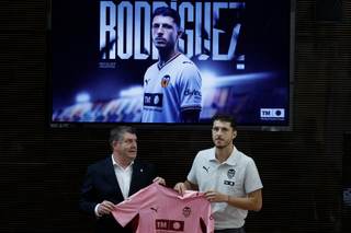 Guido Rodríguez promete darse "en cuerpo y alma" al Valencia y llevarlo "donde se merece"