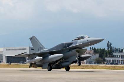 China rechaza la venta de armas de EEUU a Taiwán tras llegada de dos cazas F-16V a la isla